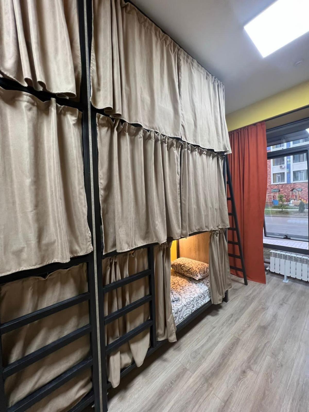 Рой Hostel อัลมาตี ภายนอก รูปภาพ