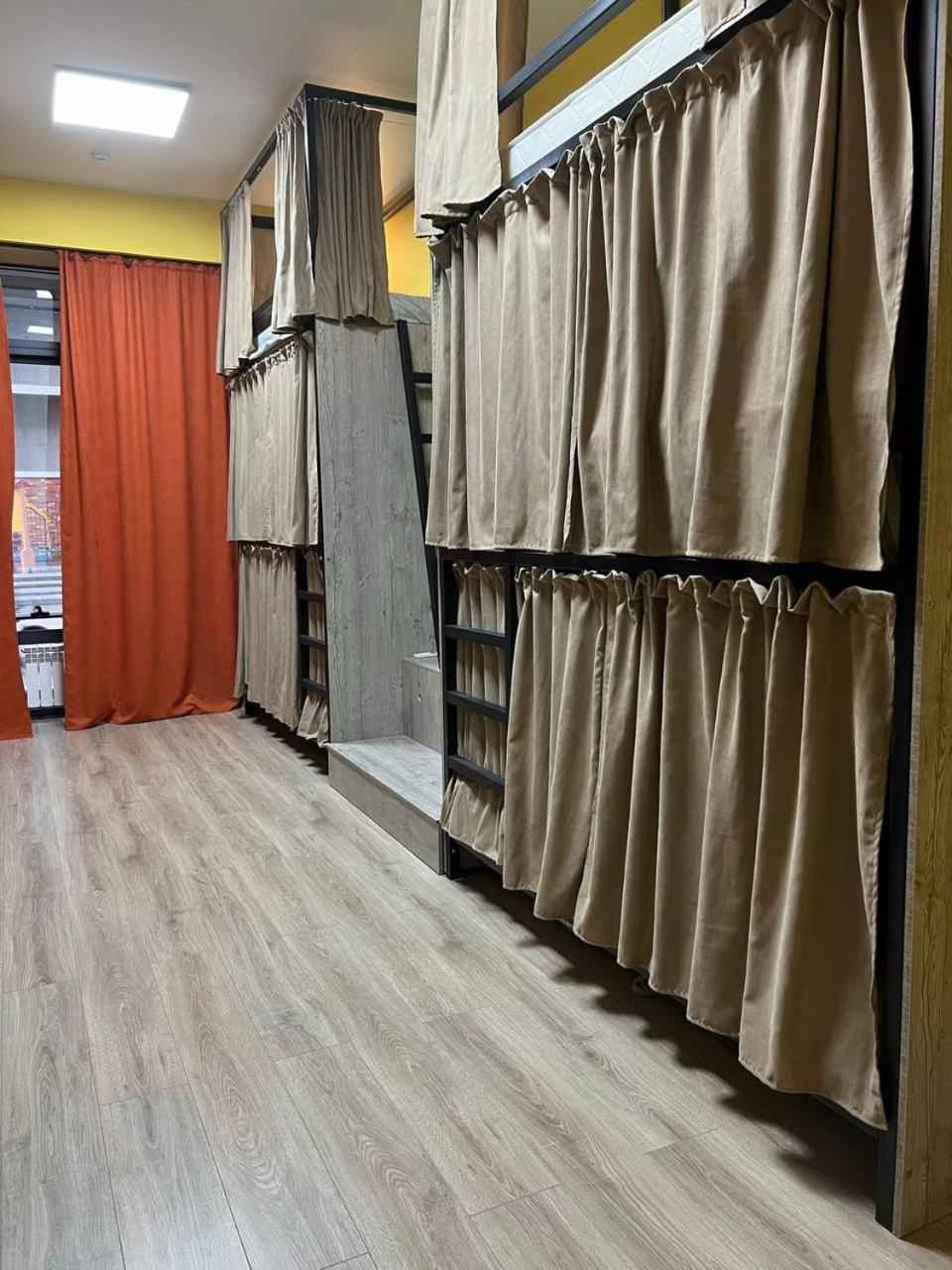 Рой Hostel อัลมาตี ภายนอก รูปภาพ