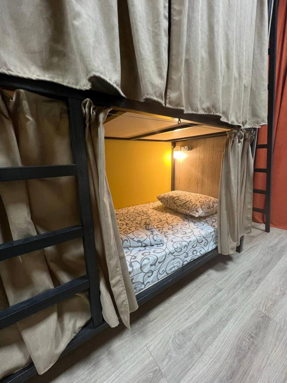 Рой Hostel อัลมาตี ภายนอก รูปภาพ